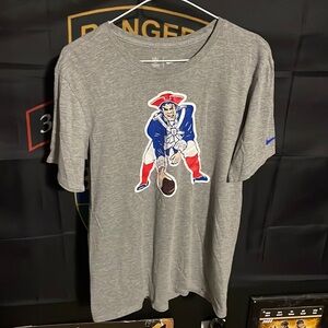 New England patriots t shirt old school logo